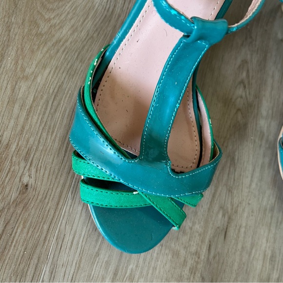 Green Low Heel Shoes - Picture 5 of 9